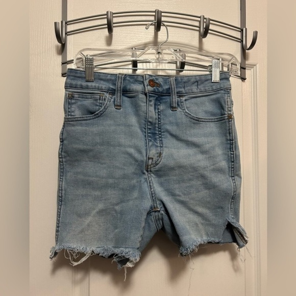 Madewell Curvy denim jean shorts raw hem women’s size 26 light wash - Picture 1 of 16